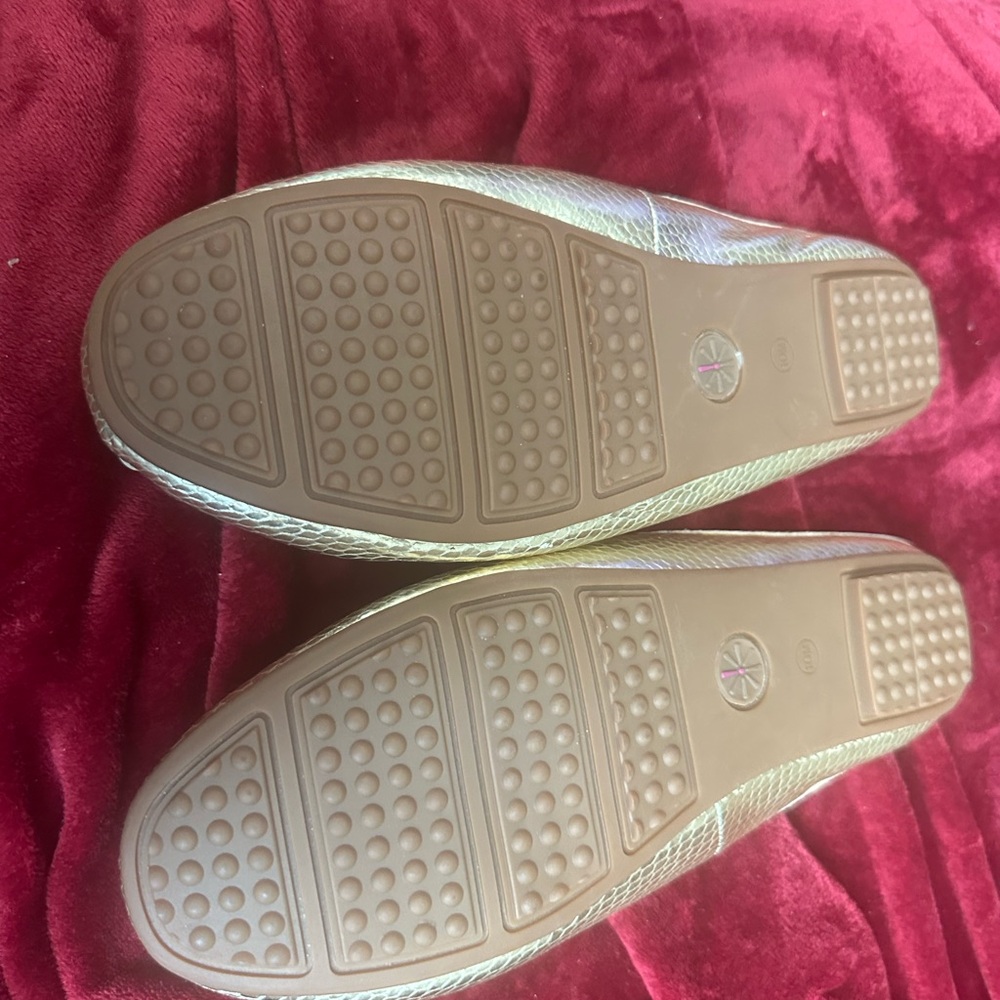 Stylish Women's Shoes in Gold and Brown